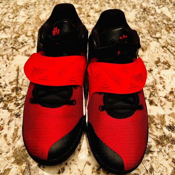 Nike Kids Kyrie Flytrap Causal Basketball Shoes. Big kid size 6.5Y. - Picture 7 of 12